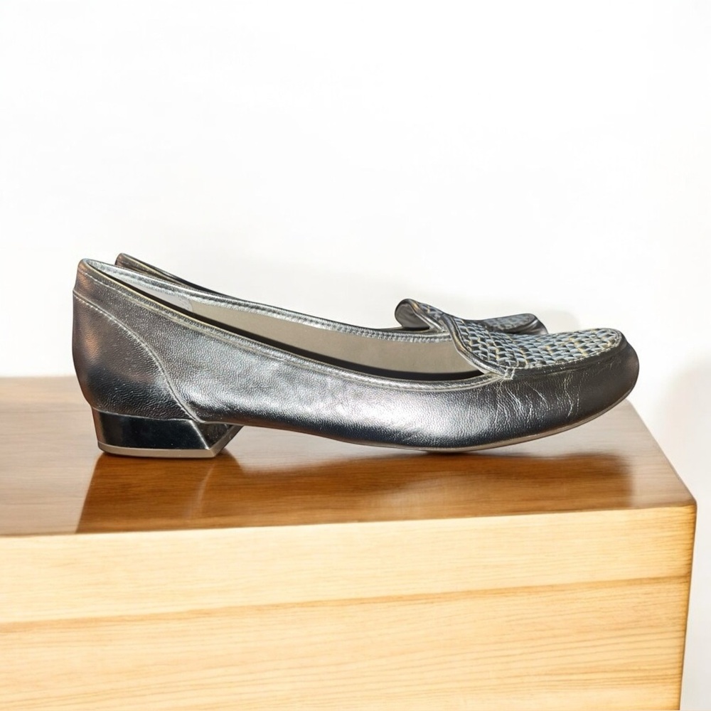 Ellen Tracy Loafers Size 8.5 M Dakota silver Leather Basket Weave Round Toe Flat